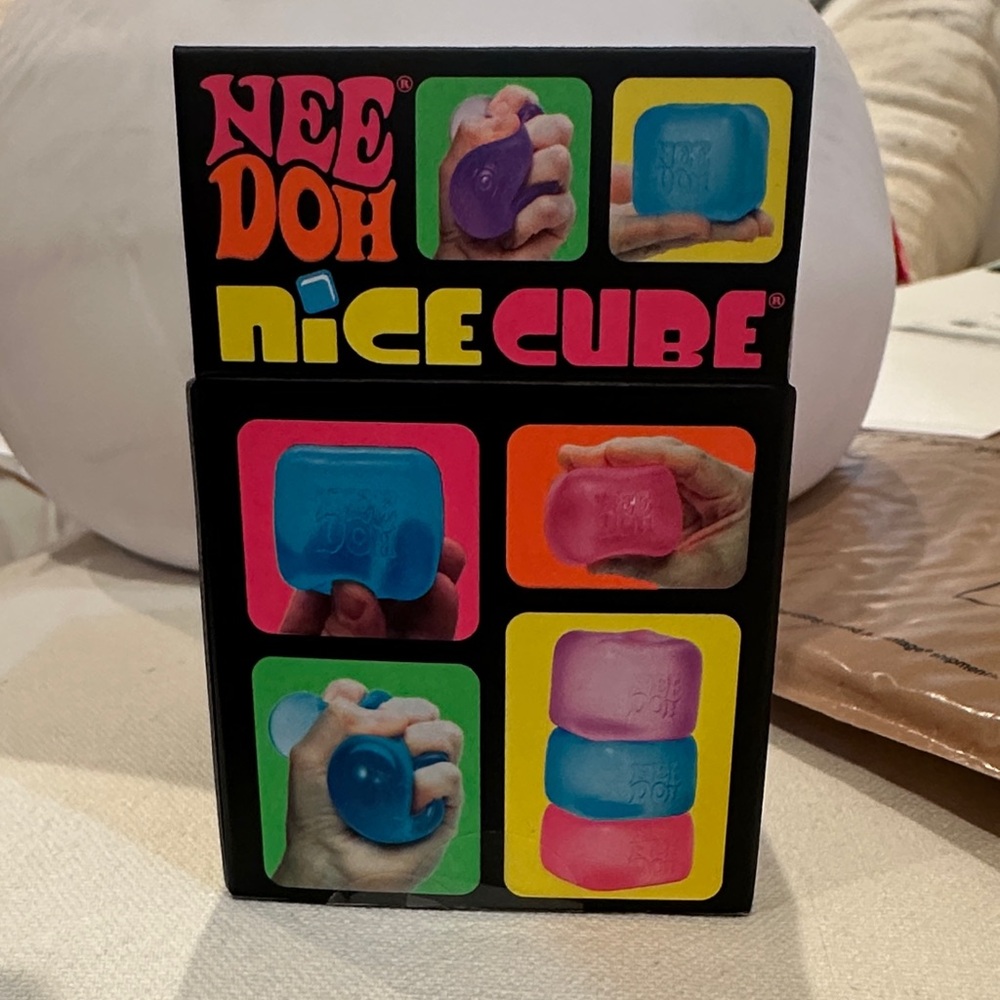 🐣 NeeDoh Nice Cube Super Solid Squish - Pink - same day 🚀 - Picture 6 of 13